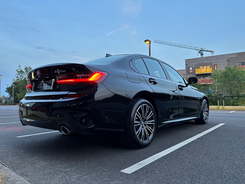 BMW 3 SERIES