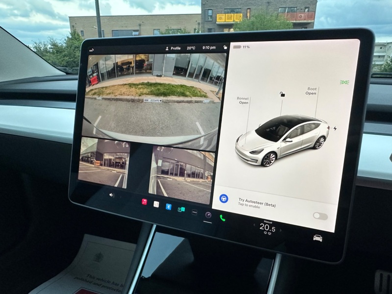 TESLA MODEL 3