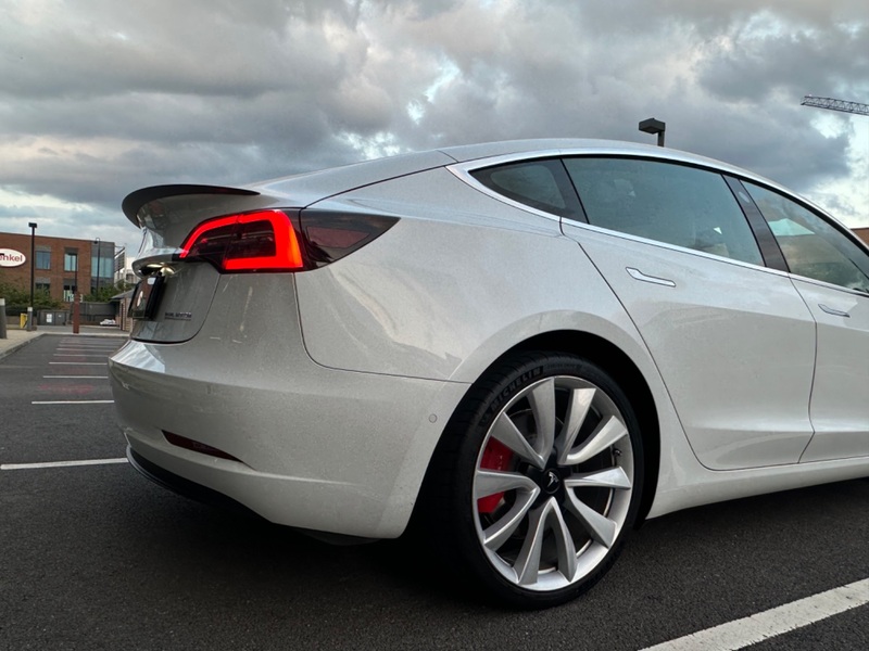 TESLA MODEL 3