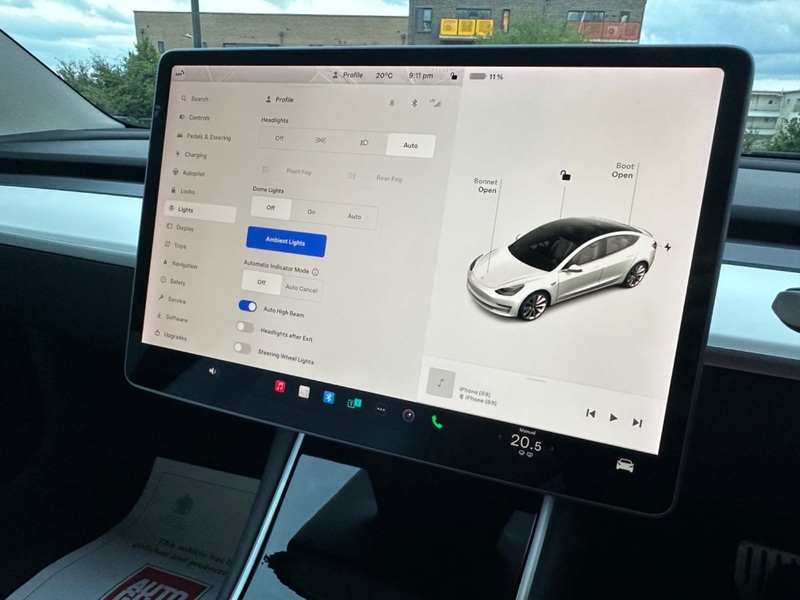 TESLA MODEL 3